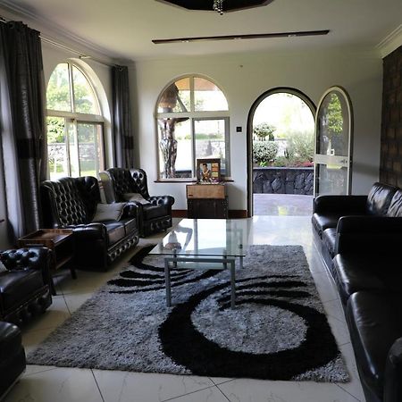 Stallion Place - Bed And Breakfast คัมพาลา ภายนอก รูปภาพ